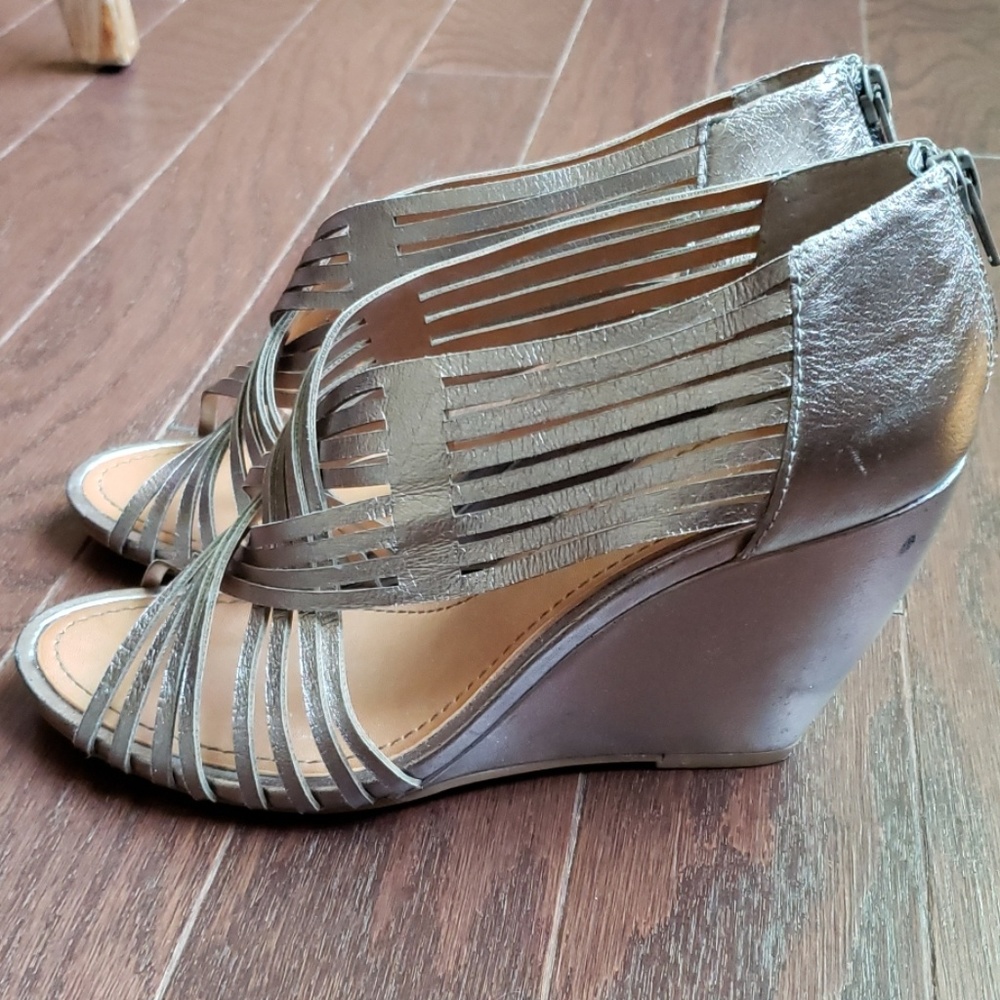 Seychelles metallic open toe wedge size 10